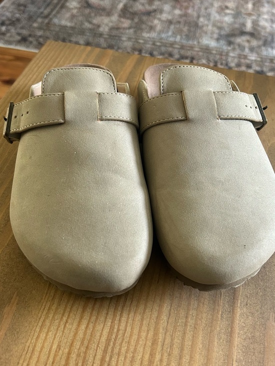 Wonderly Shoes - Women’s  Slip-On Clog - Sand